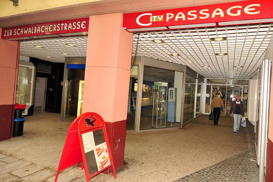 Die Verhandlungen mit dem bisherigen Partner sind zwar gescheitert, trotzdem lebt das Projekt "City-Passage": die WVV Wiesbaden Holding GmbH unter Leitung des Oberbürgermeisters Gert-Uwe Mende möchte das Projekt so schnell wie möglich wieder ausschreiben.