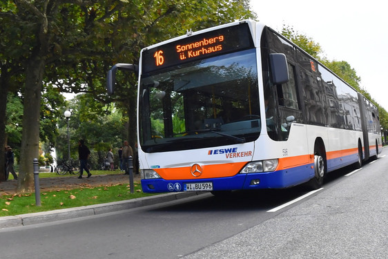 Busumleitung im Bereich des  Gustav-Stresemann-Rings in Wiesbaden wegen Bauarbeiten.