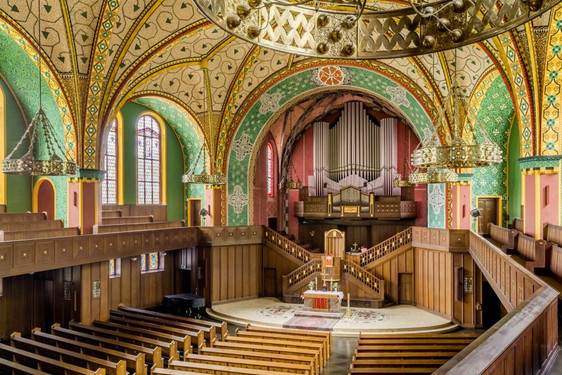 Die Lutherkirche Wiesbaden lädt in diesen Ferien wieder an allen Donnerstagen zum Orgelsommer ein.