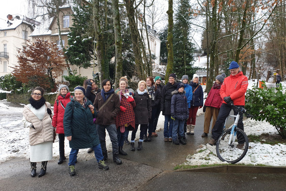Mitglieder des Vereins "Gemeinsam leben in Kastel e.V." (GliK) beim gemeinsamen Winterspaziergang