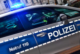 Am Mittwochmorgen griff ein erwischter Ladendieb in Wiesbaden-Schierstein eine Mitarbeiterin in eine Großhandelsgeschäft an und  türmte.