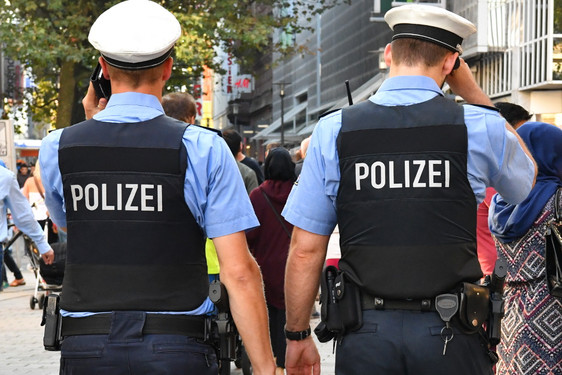 Polizei findet bei Kontrollen in der Wiesbadener Innenstadt Drogen bei 4 Personen.