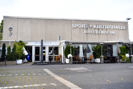 Die Sporthalle Biebrich und die Hans-Jürgen Portmann-Halle in Wiesbaden-Breckenheim könnten bald generalsaniert werden.