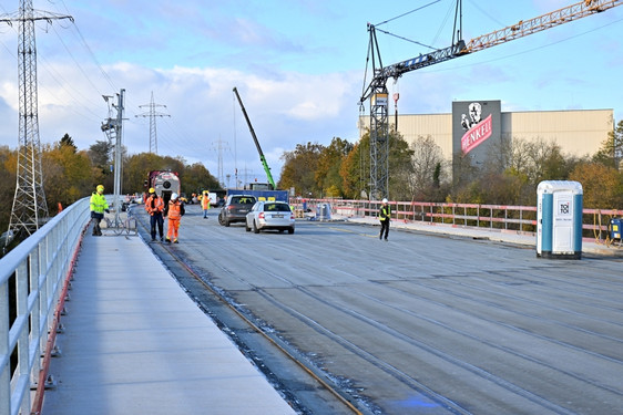 Die südliche Salzbachtalbrücke wird am Montag, 18. Dezember, in den späten Nachmittagsstunden für den Verkehr freigegeben.