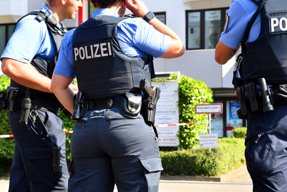 Am frühen Mittwochmorgen ging die Polizei in einer bundesweiten Aktion gegen die Verfasser von Hassbotschaften im Netz vor. Auch in Hessen und Wiesbaden gab es Durchsuchungen.