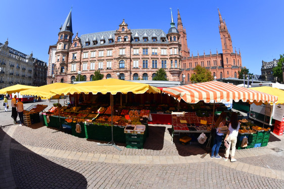 Der Wiesbadener Wochenmarkt finded in dieser Woche an einem anderen Termin statt.