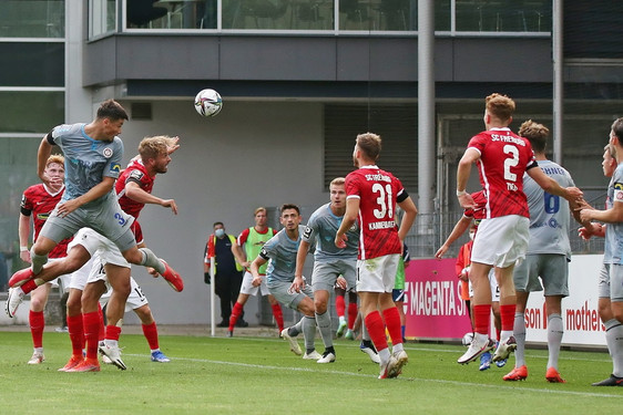 SV Wehen Wiesbaden zum Auftakt im Dreisamstadion beim Aufsteiger SC Freiburg II