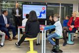 Die Grundschul-Tour des DigitalTrucks startete in der Wiesbadener Krautgartenschule. Die mobile Digitalschule ist ein rollendes Klassenzimmer in Form modularer Pavillons.
