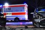 Ein Autofahrer hat in der Nacht zum Sonntag in Wiesbaden eine Unfall unter Alkoholeinfluss verursacht. Dabei beschädigte er drei weitere Fahrzeuge. Eine Person wurde verletzt.