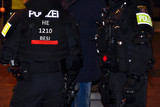 In der Nacht zum Montag kam es nach einem gescheiterten Wohnungseinbruch in der Adolfsallee in Wiesbaden zu zwei Festnahmen durch die Polizei.