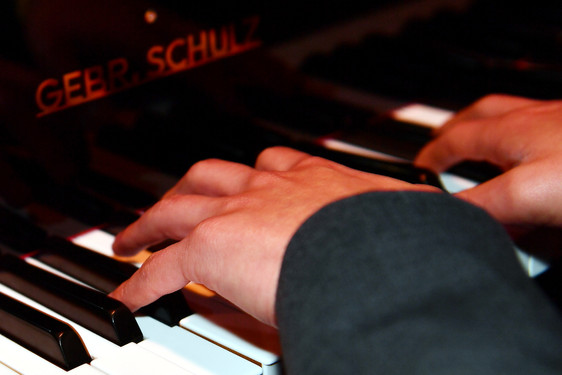 Frühlingshafter Klavierabend im Kulturforum Wiesbaden von