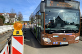 Umleitung der Buslinie 45 in der Straße "Alte Schmelze" in Wiesbaden-Schierstein.