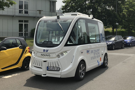 ESWE Verkehr startet autonomes Fahren an den Helios HSK in Wiesbaden-Dotzheim.