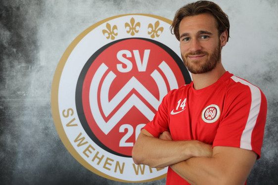 Jules Schwadorf bleibt ein weiteres Jahr beim SV Wehen Wiesbaden