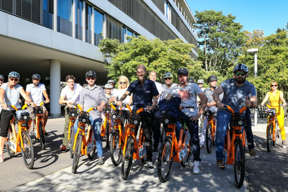 Die Fahrradtour des Unternehmensnetzwerks CSR Regio.Net startete bei SOKA-BAU.