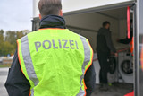 Ladungssicherungs- und Gefahrgutkontrolle am Mittwoch durch Polizei, TÜV und Zoll in Wiesbaden. Dabei wurden zahlreiche Verstöße und Mängel aufgedeckt.