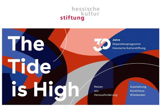 „The Tide is High“im Kunsthaus Wiesbaden präsentiert Werke von 16 Künstlerinnen und Künstlern und beleuchtet das Thema „Reisen als Herausforderung“. Die Ausstellung läuft bis Februar, Soft Opening ist am Freitag, 2. Dezember.