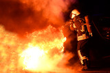 In der Nacht von Dienstag auf Mittwoch brannte ein Müllcontainer in Wiesbaden. Die Feuerwehr löschte die Flammen.