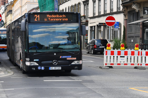 Einschränkungen des Busverkehrs in der Saarstraße und Stielstraße am kommenden Wochenende in Wiesbaden-Schierstein.