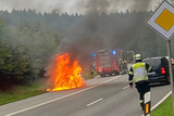 Pkw-Brand auf der B417 in Wiesbaden im Bereich der Platte. Die Feuerwehr löschte die Flammen.