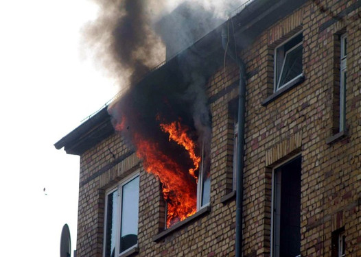 Feuerwehreinsatz nach Wohnungsbrand in der Boelckestraße in Kastel