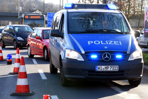 Polizei kontrolliert von einer Kindertagesstätte in Wiesbaden die gefahrene Geschwindigkeit der Verkehrstechnischer. 624 Autofahrer waren zu schnell.