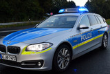 Überladener Transporter wird von der Autobahnpolizei auf der Autobahn 3 bei Wiesbaden gestoppt. Das Fahrzeug wog 6,9, Tonnen statt der erlaubten 3,5 Tonnen.