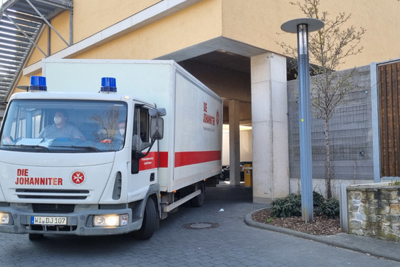 In Wiesbaden startete am Mittwoch, 23. März, ein Johanniter-LKW mit Spenden für das ukrainische Kriegsgebiet.
