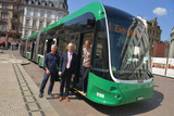 ESWE Verkehr testet Doppel-Gelenkbus in Wiesbaden von HESS.