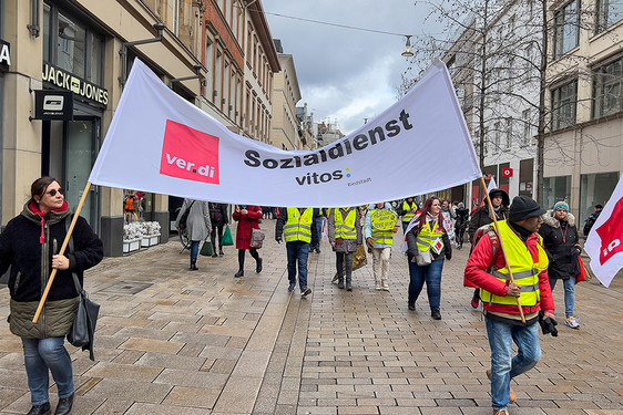 Am Mittwoch fand ein bundesweiter Warnstreik im Gesundheitswesen statt. Auch in Wiesbaden beteiligten sich rund 300 Arbeiternehmerinnen und Arbeitnehmer aus dieser Berufsgruppe.