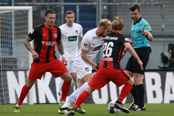 SV Wehen Wiesbaden spielt in der 1. Hauptrunde des DFB-Pokals gegen 1. FC Heidenheim