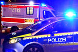 Bei einer Auseinandersetzung zwischen mehreren Personen vor einem Speiselokal in der Moritzstraße in Wiesbaden wurde eine Person durch Messerstiche schwer verletzt.