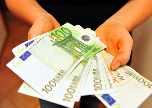 Trickbetrüger hauen Seniorin aus Wiesbaden übers Ohr. Mehrere Tausend Euro Bargeld sowie Schmuck weg!