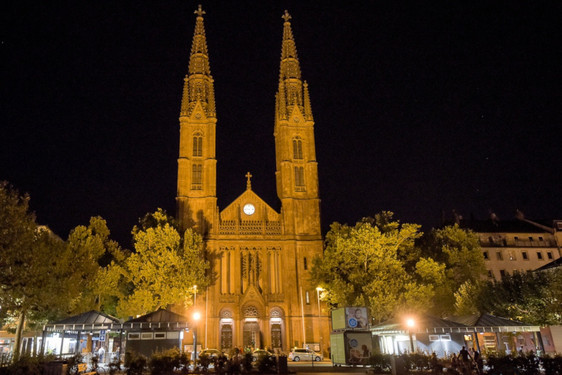 St. Bonifatiuskirche bei Nacht