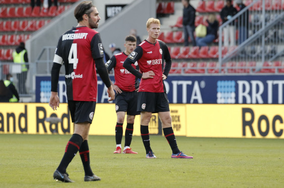 SV Wehen Wiesbaden verliert bei Türk Gücü Friedberg das Achtelfinale und scheidet im Hessenpokal aus