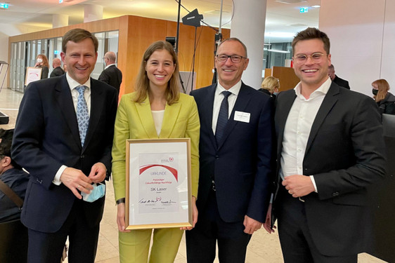 Beim Hessische Gründerpreis wurde die SK Laser GmbH aus Wiesbaden in der Kategorie "Zukunftsfähige Nachfolge" ausezeichnet.