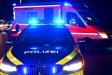 Ein Autofahrer hat am späten Donnerstagabend einen Radfahrer auf der B 417 in Höhe Abfahrt alte Platter Straße in Wiesbaden erfasst. Der schwerverletzte Mann wurde von Rettungskräften versorgt.