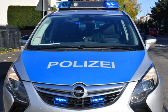 Zeugen geben Hinweise zu  Fahrraddieb in Wiesbaden. Die Polizei kann den Täter ermitteln und festnehmen.