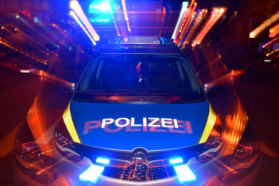 Vier Fahrzeuge in der Nacht zum 2. Weihnachtsfeiertag wurden in Wiesbaden von Unbekannten zerkratzt.