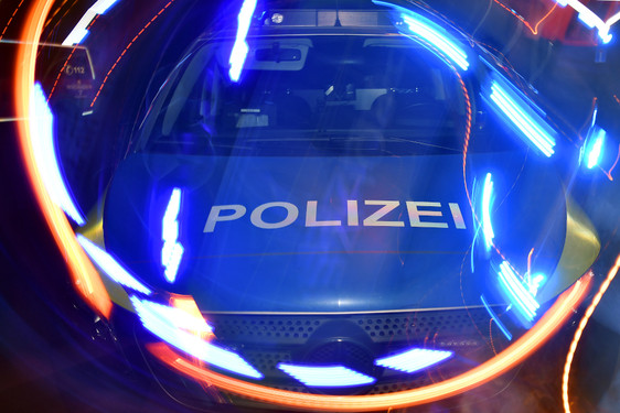 Mindestens sechs Fahrzeuge wurden mutwillig in der Nacht von Samstag auf Sonntag in Wiesbaden zerkratzt.