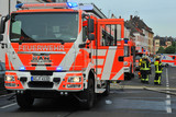 Feuerwehr Wiesbaden bei Verkehrsunfall und Flächenbrand am Dienstagabend im Einsatz.