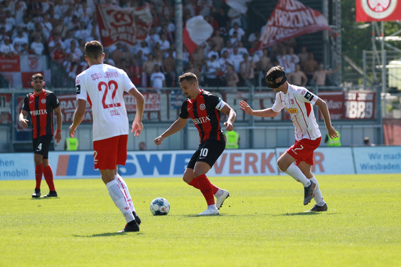 SV Wehen Wiesbaden kämpft am Mittwoch um den Einzug ins Achtelfinale im DFB-Pokal - In der abgelaufenen 2. Bundesliga Saison gab es zwei Niederlagen gegen Jahn Regensburg