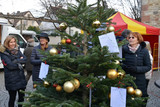 Kleine Wünsche, große Freude bei der Wunschbaum Aktion in Bierstadt.