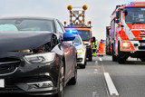 Mehrere Verletzte bei Unfall auf der A3 bei Wiesbaden-Medenbach am Freitagnachmittag. Polizei, Feuerwehr und Rettungsdienst waren im Einsatz.
