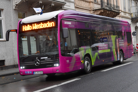 Fahrzeugrückrufe des Herstellers EvoBus/Mercedes Busses. Davon sind die Elektro-Buss von ESWE Verkehr in Wiesbaden auch betroffen.