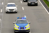 Zeugenaufruf nach Gefährdung des Straßenverkehrs und Verdachts des verbotenen Kraftfahrzeugrennens auf der A66 bei Wiesbaden am Pfingstmontag zwischen Mainzer Straße und Erbenheim. Die Polizei ermittelt.