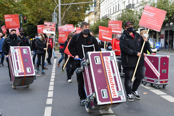 Mitglieder der Veranstaltungsbranche haben am Mittwoch in Wiesbaden demonstriert.