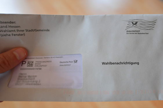 Landtagswahl 2023: Wahlbenachrichtigungen werden in Wiesbaden zugestellt, Briefwahlbeantragung bereits möglich.