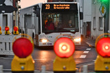 Sperrung der Busspur in der Patrickstraße in Wiesbaden-Bierstadt. Mehrere Buslinien werden umgeleitet.