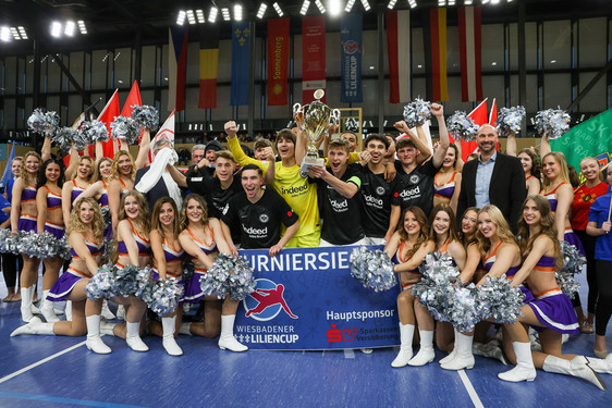 Eintracht Frankfurt geht als Sieger des Jugendturniers hervor